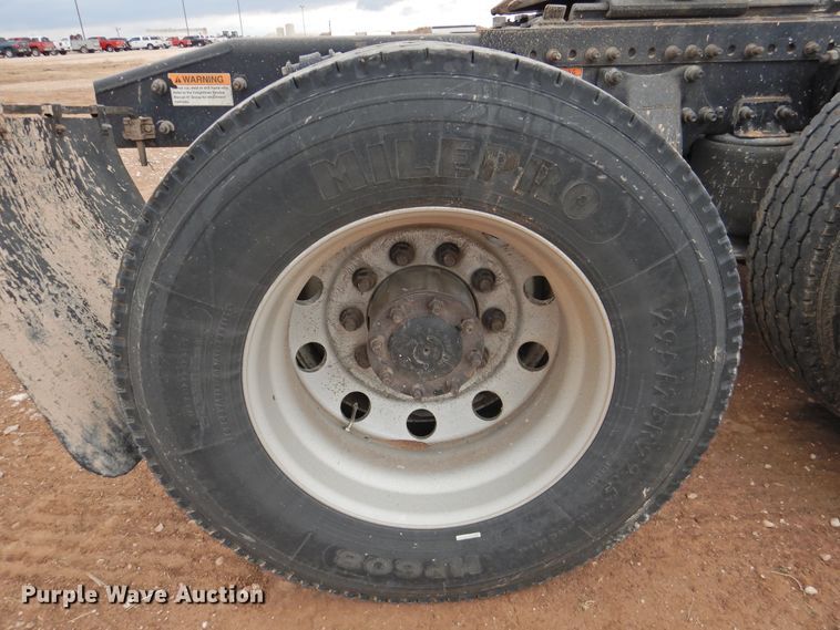 image for item DJ8327 2012 Freightliner Cascadia 125  semi truck