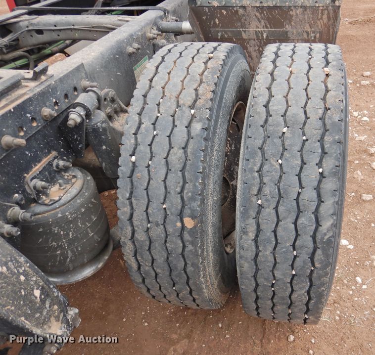 image for item DJ8327 2012 Freightliner Cascadia 125  semi truck