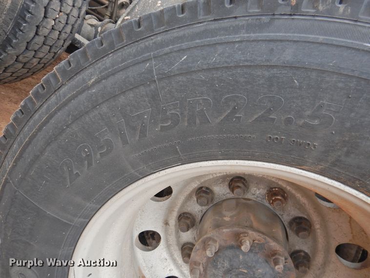 image for item DJ8327 2012 Freightliner Cascadia 125  semi truck