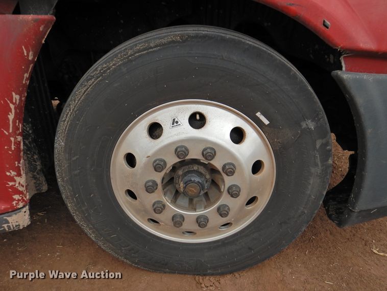 image for item DJ8327 2012 Freightliner Cascadia 125  semi truck