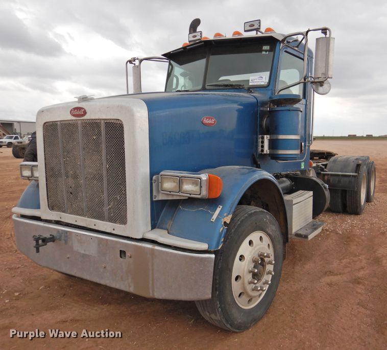image for item DJ8328 2011 Peterbilt 367  semi truck