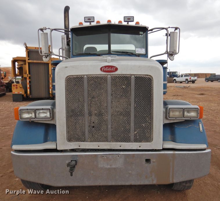 image for item DJ8328 2011 Peterbilt 367  semi truck