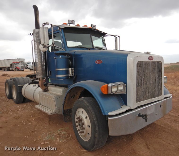 image for item DJ8328 2011 Peterbilt 367  semi truck