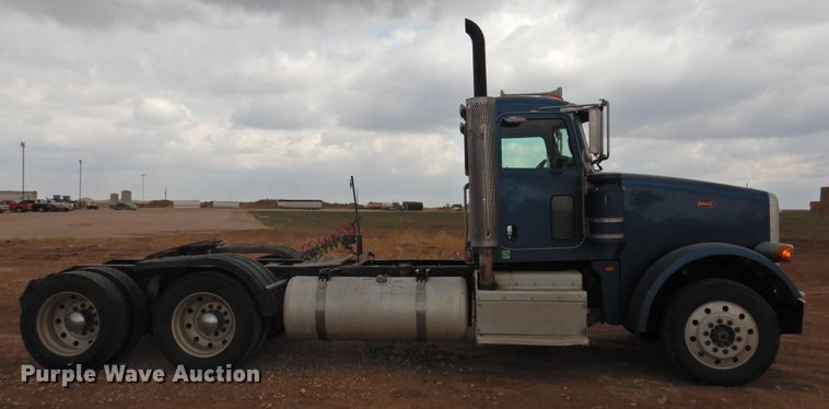 image for item DJ8328 2011 Peterbilt 367  semi truck