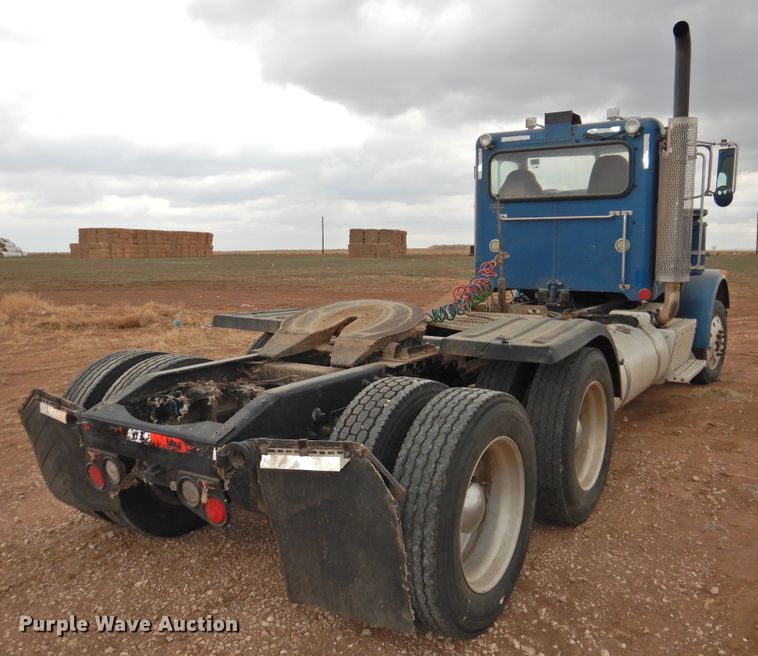 image for item DJ8328 2011 Peterbilt 367  semi truck