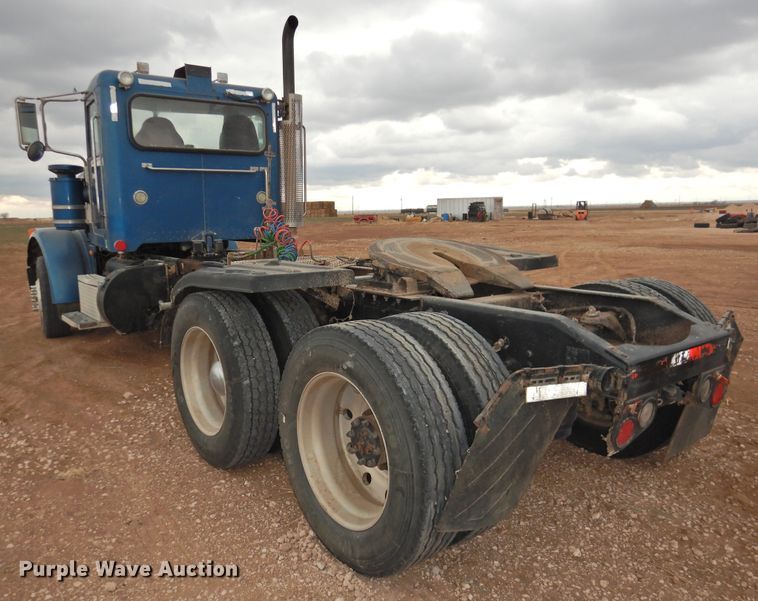 image for item DJ8328 2011 Peterbilt 367  semi truck