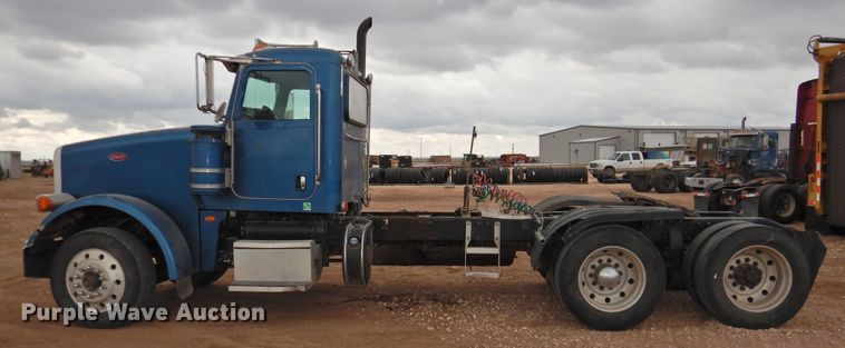 image for item DJ8328 2011 Peterbilt 367  semi truck