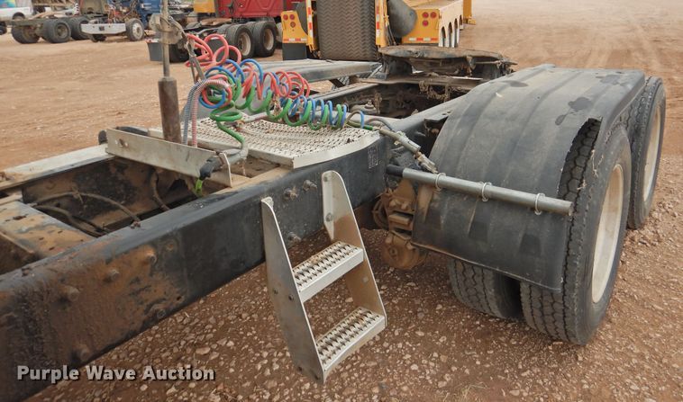 image for item DJ8328 2011 Peterbilt 367  semi truck