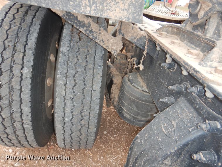 image for item DJ8328 2011 Peterbilt 367  semi truck