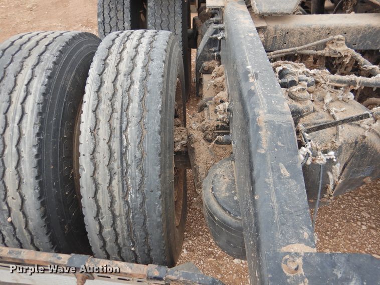 image for item DJ8328 2011 Peterbilt 367  semi truck