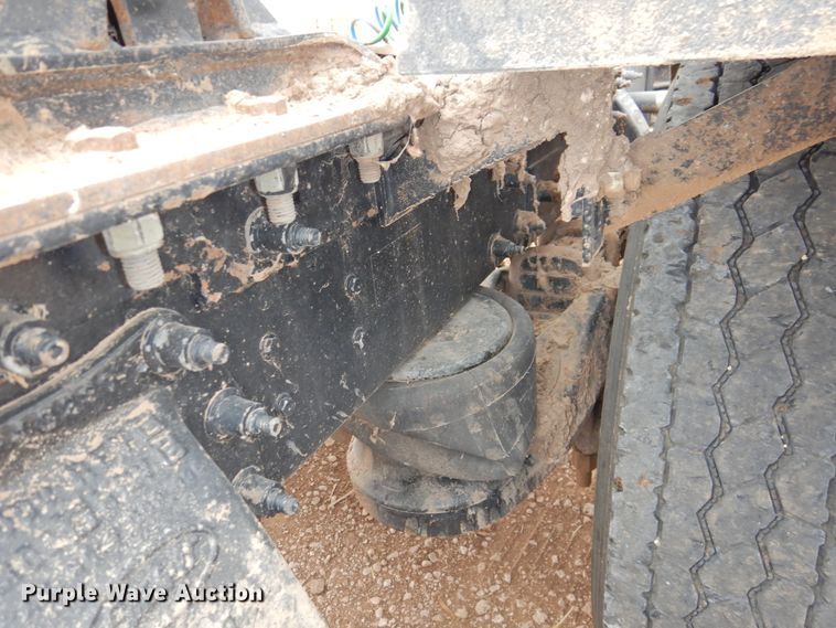 image for item DJ8328 2011 Peterbilt 367  semi truck