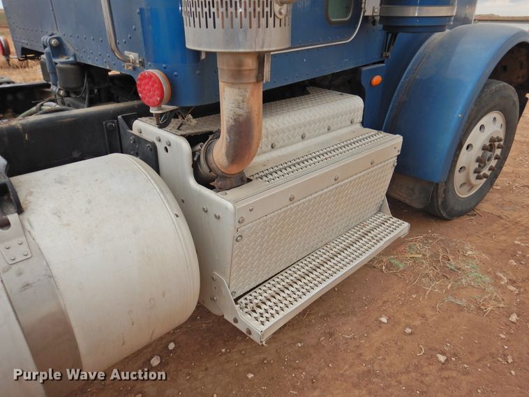 image for item DJ8328 2011 Peterbilt 367  semi truck