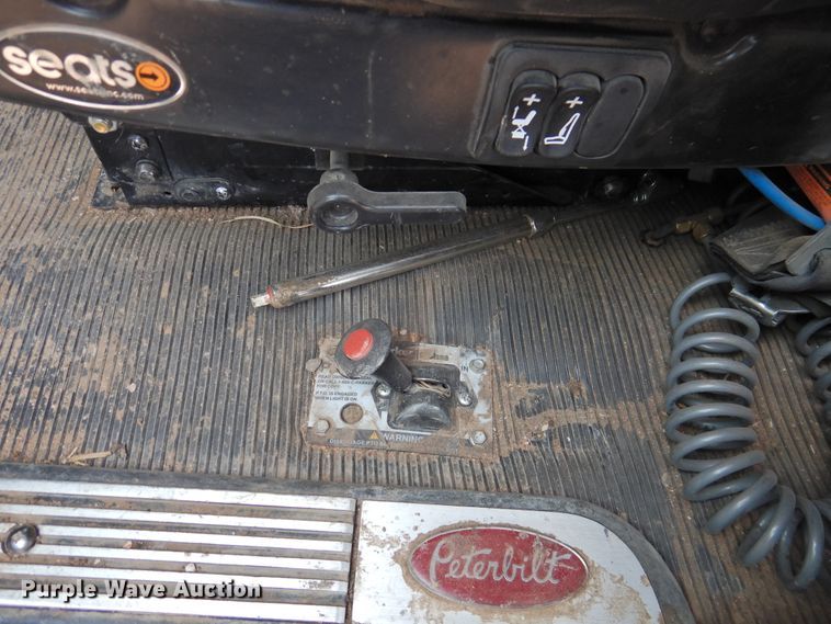 image for item DJ8328 2011 Peterbilt 367  semi truck