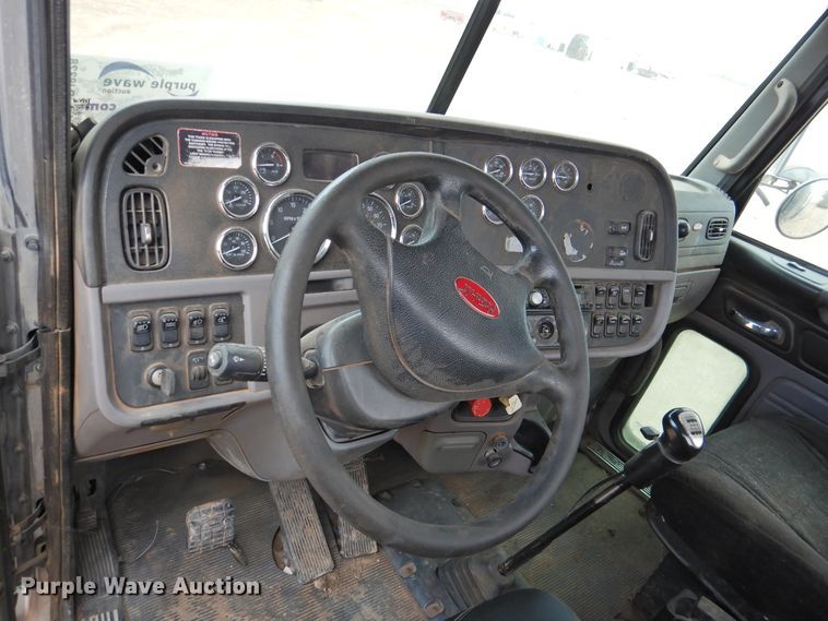 image for item DJ8328 2011 Peterbilt 367  semi truck