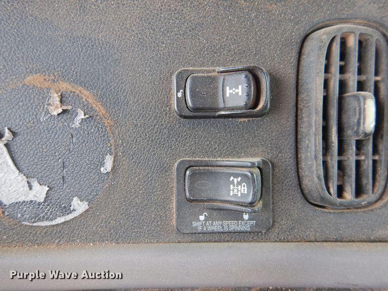 image for item DJ8328 2011 Peterbilt 367  semi truck