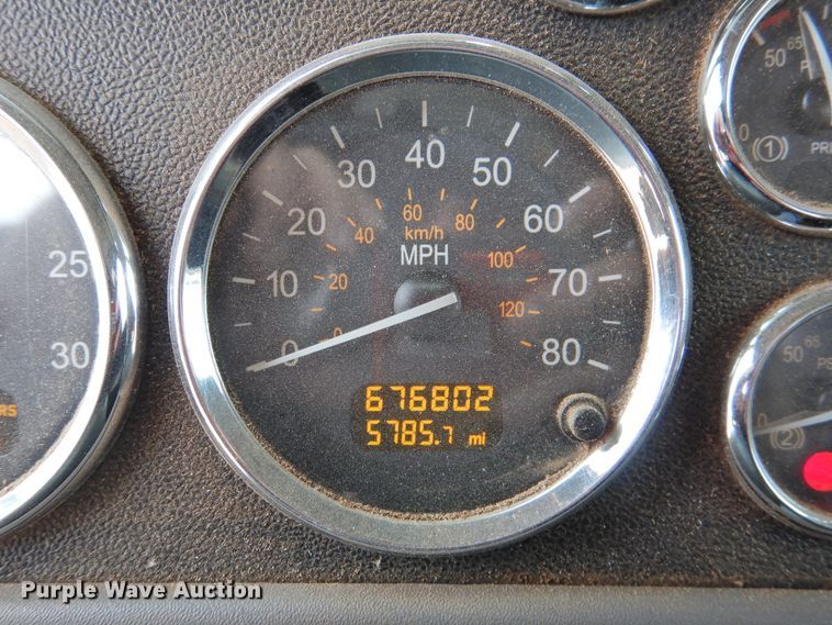 image for item DJ8328 2011 Peterbilt 367  semi truck