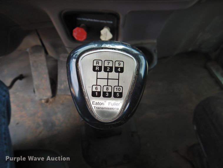 image for item DJ8328 2011 Peterbilt 367  semi truck