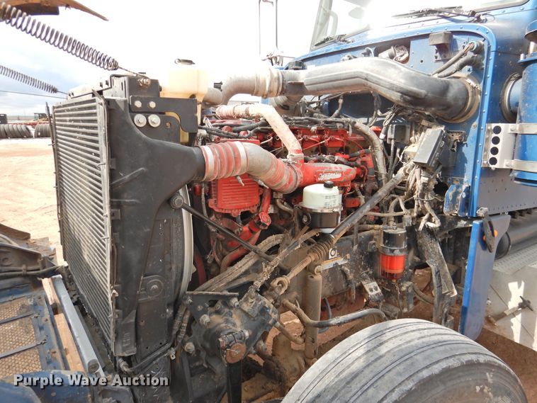 image for item DJ8328 2011 Peterbilt 367  semi truck