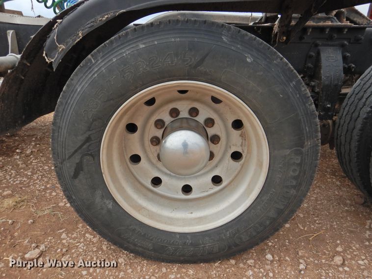 image for item DJ8328 2011 Peterbilt 367  semi truck