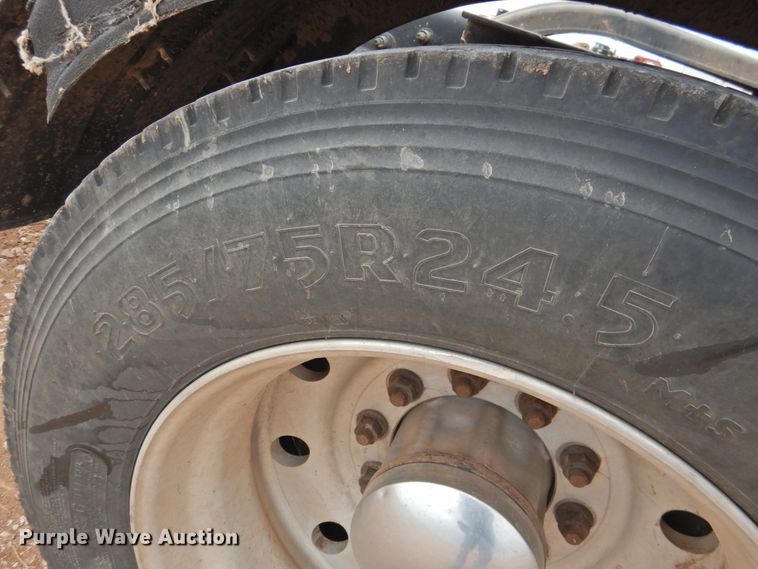 image for item DJ8328 2011 Peterbilt 367  semi truck