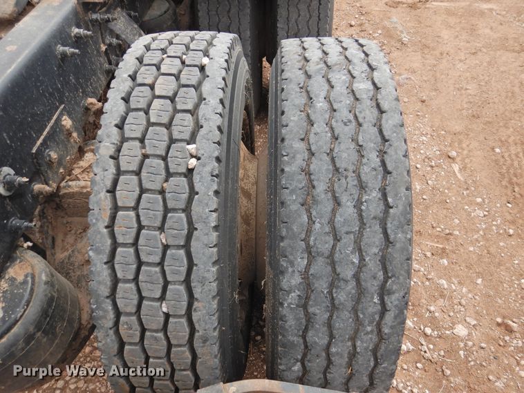 image for item DJ8328 2011 Peterbilt 367  semi truck