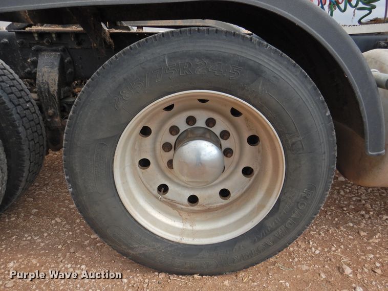 image for item DJ8328 2011 Peterbilt 367  semi truck