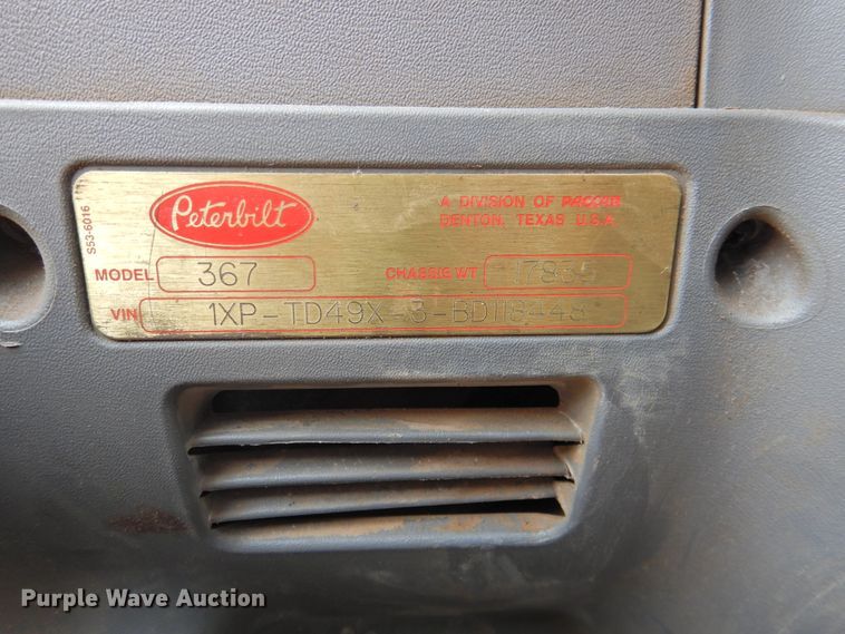 image for item DJ8328 2011 Peterbilt 367  semi truck