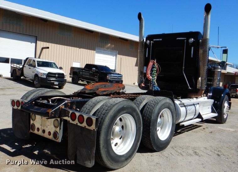 image for item DJ8672 2009 Kenworth W900  semi truck