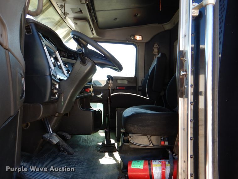 image for item DJ8672 2009 Kenworth W900  semi truck