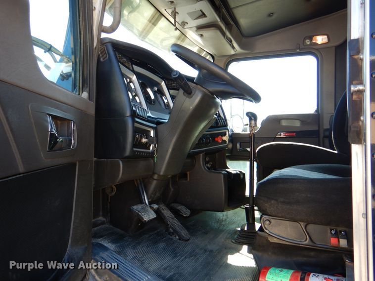 image for item DJ8672 2009 Kenworth W900  semi truck