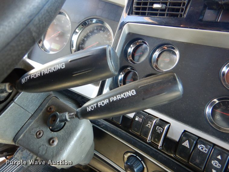 image for item DJ8672 2009 Kenworth W900  semi truck