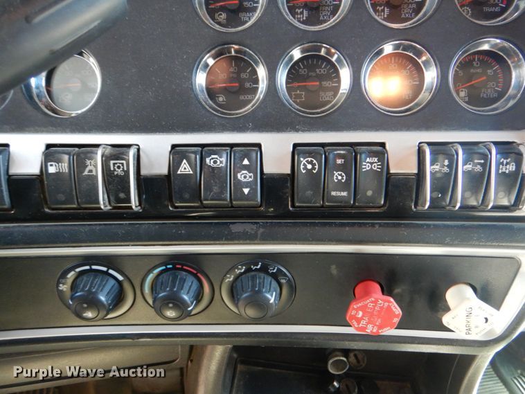 image for item DJ8672 2009 Kenworth W900  semi truck