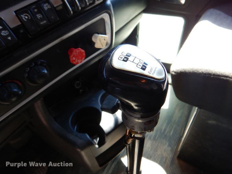 image for item DJ8672 2009 Kenworth W900  semi truck