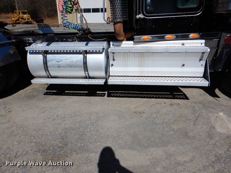 image for item DJ8672 2009 Kenworth W900  semi truck