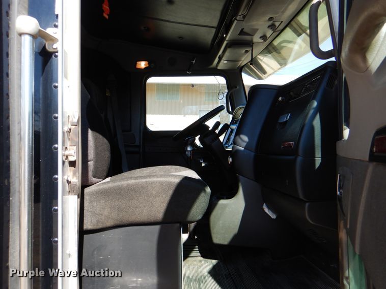 image for item DJ8672 2009 Kenworth W900  semi truck