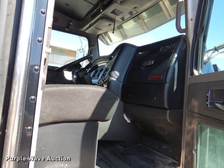 image for item DJ8672 2009 Kenworth W900  semi truck