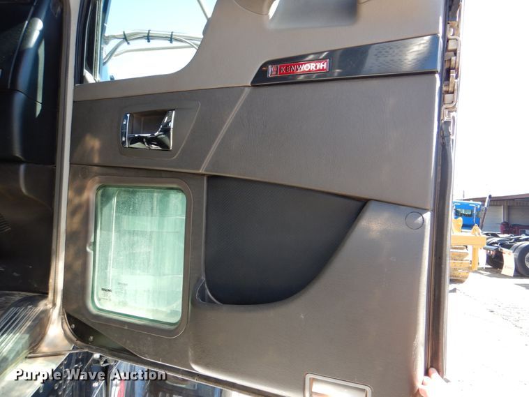 image for item DJ8672 2009 Kenworth W900  semi truck