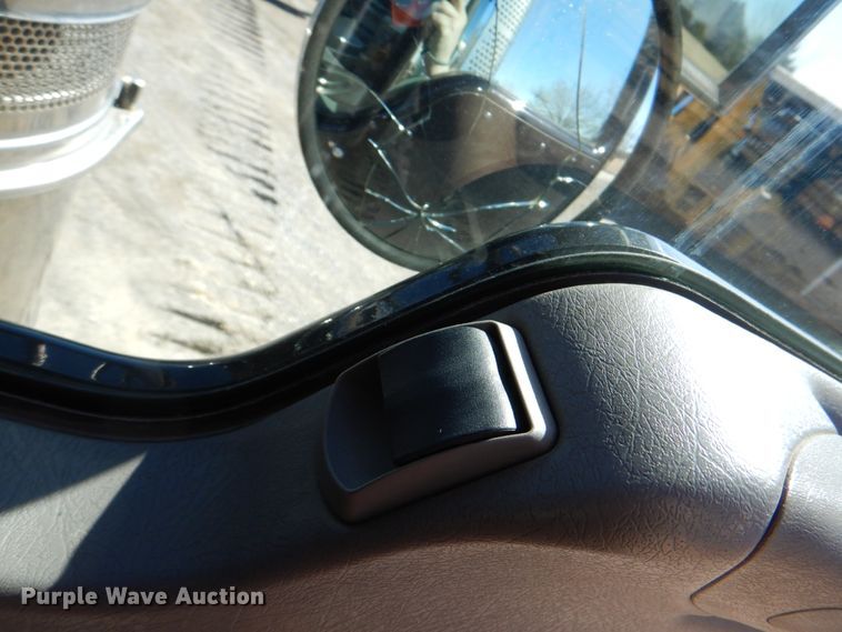 image for item DJ8672 2009 Kenworth W900  semi truck