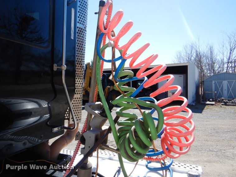 image for item DJ8672 2009 Kenworth W900  semi truck