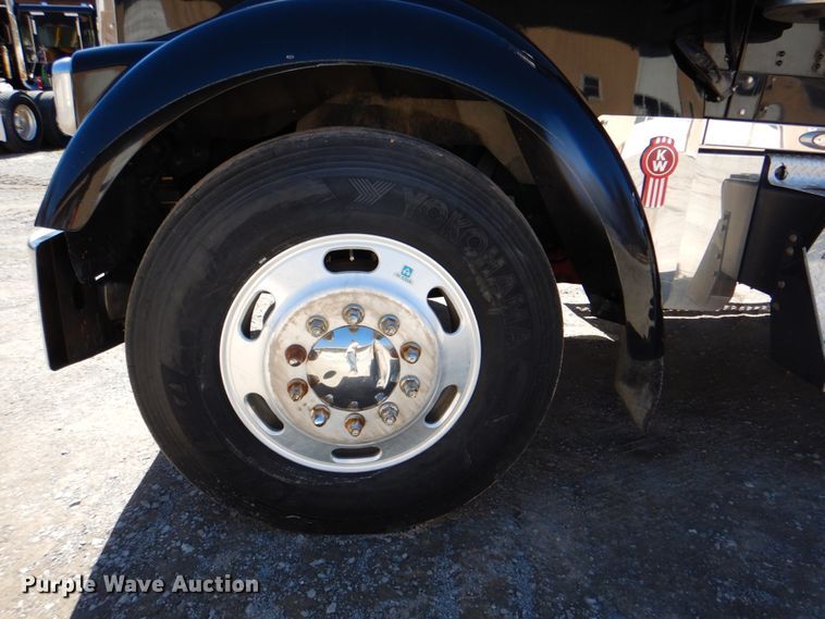 image for item DJ8672 2009 Kenworth W900  semi truck