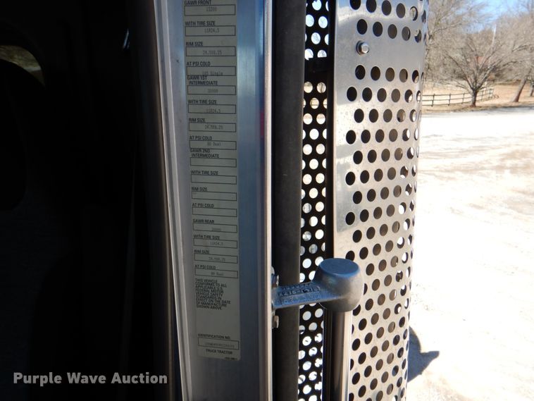 image for item DJ8672 2009 Kenworth W900  semi truck