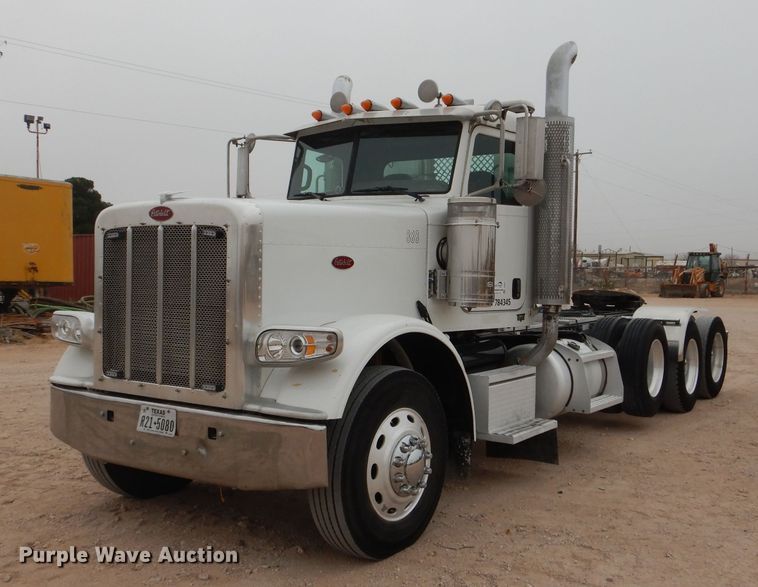 image for item DJ8822 2009 Peterbilt 388  semi truck