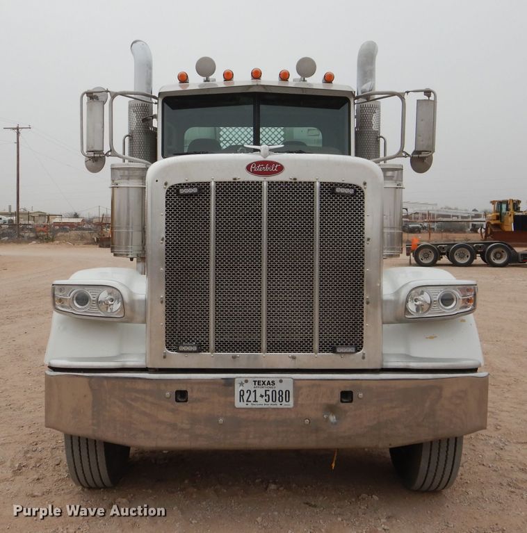 image for item DJ8822 2009 Peterbilt 388  semi truck