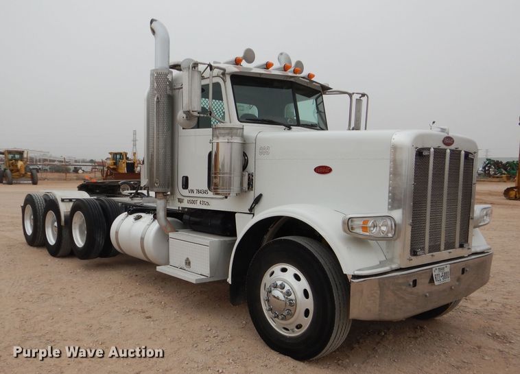 image for item DJ8822 2009 Peterbilt 388  semi truck
