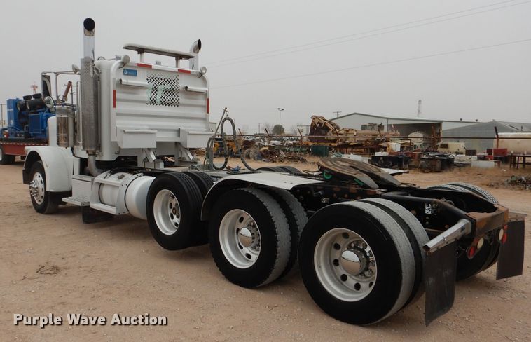 image for item DJ8822 2009 Peterbilt 388  semi truck