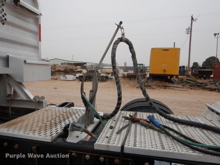 image for item DJ8822 2009 Peterbilt 388  semi truck