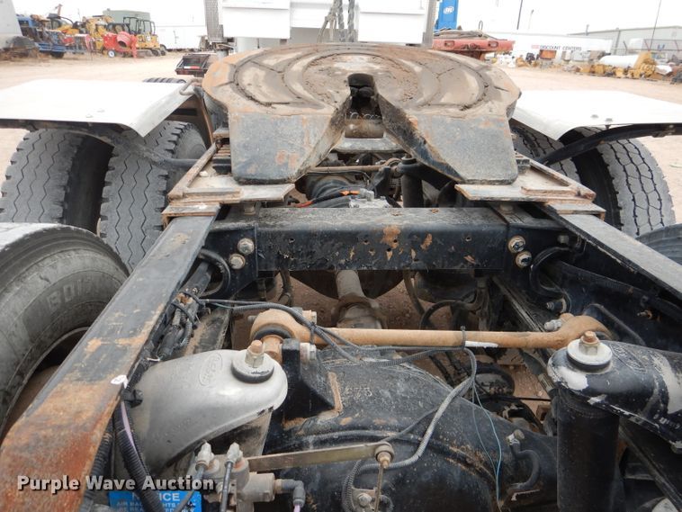 image for item DJ8822 2009 Peterbilt 388  semi truck