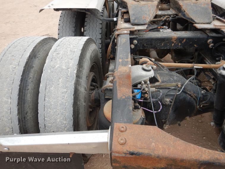 image for item DJ8822 2009 Peterbilt 388  semi truck