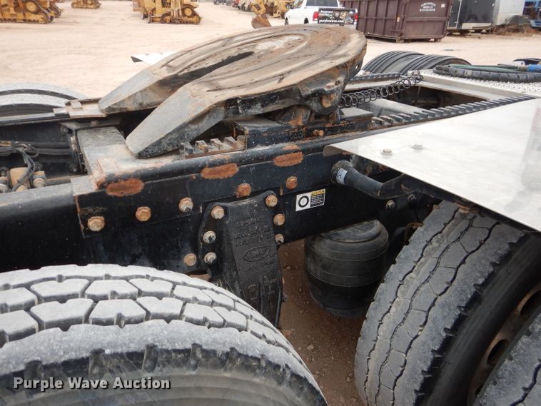 image for item DJ8822 2009 Peterbilt 388  semi truck