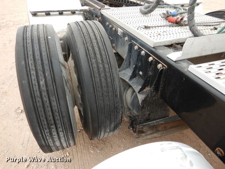 image for item DJ8822 2009 Peterbilt 388  semi truck